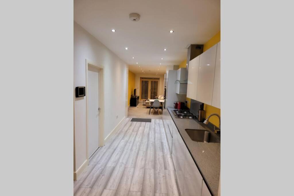 Contemporary 3 Bed Apartment In Hendon Central. Exteriér fotografie